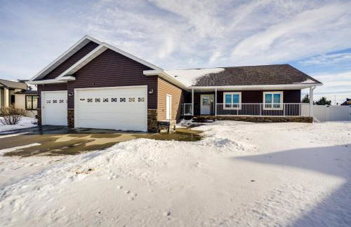 Hot Tub and Fenced Yard Spacious Fargo Home! - Foto 40