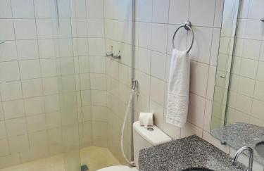Apartamento com piscina e acesso exclusivo à praia Ambiente confortável, com colchões e travesseiros de qualidade, em uma localização estratégica, perto de tudo para você aproveitar sem precisar de carro - Foto 26