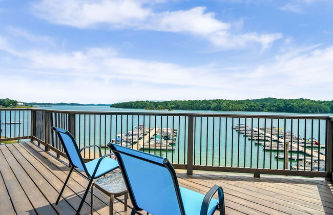 Luxury Lakehouse - Photo 63