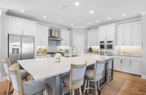 Stunning Beach Getaway - Steps to Ocean - Foto 14