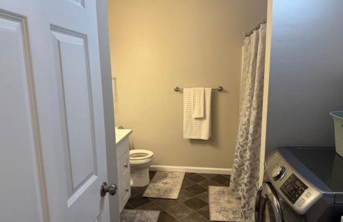 Spacious 5BR Walk to Wild Waves! - Foto 5