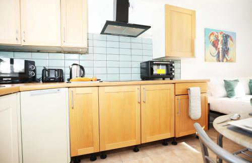 Comfortable Studio Apartment By N And N Stays Ltd, Peaceful Area Close to Cardiff Bay and Access Training Centre, Private Parking and Fast Wifi - Foto 9