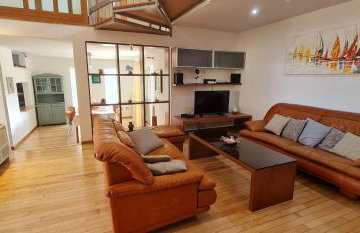 Sunny Garden Villa with Pool - Foto 15