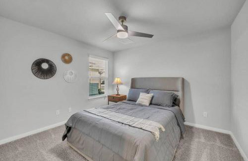 Luxury Retreat in Serene Surroundings, 4 Bedrooms Corporate House, Entire house with full amanities, Convenient location Near Medical Centers and Downtown - Foto 28