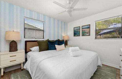 Walk to Beach, Heated Pool, Dog-Friendly, Firepit - Foto 34