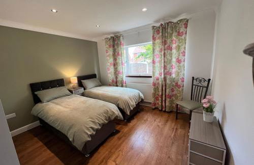 Spacious modern three Bedroom Bungalow ample parking - Foto 5