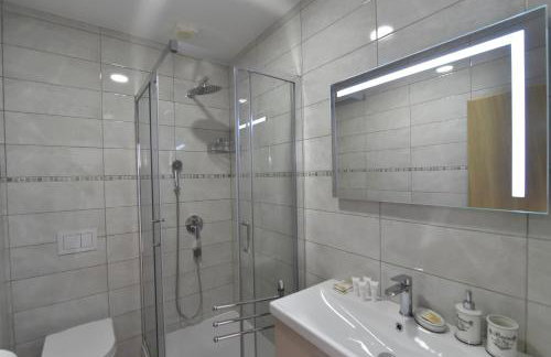 Villa Muskatel KRK -with heated covered pool - Photo 54