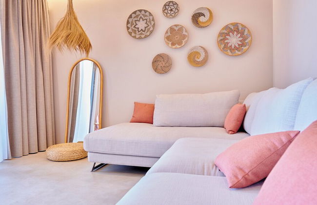 AZAR LUXURY SUITES - Photo 43