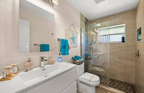 Sunny Oasis Getaway -Heated Pool-Mini Golf-Near Beach - Foto 57