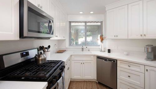 Blacklake Resort Vacation Rental Nestled on the 9t - Foto 4