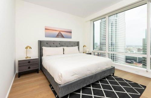 Snug 3BR HighRise with Pool, Spa & Rooftop Views - Foto 15