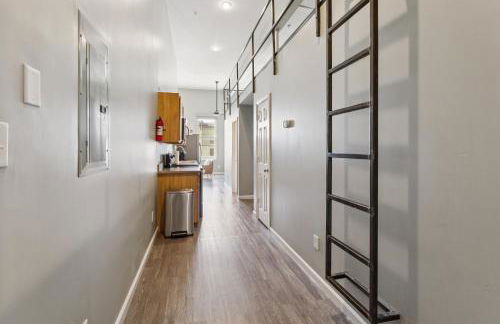 Rustic-Industrial Loft with Courthouse Views apts - Photo 5