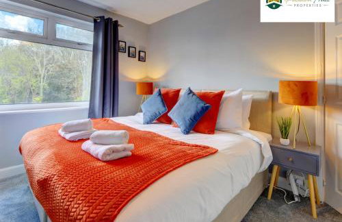 4 Bedroom House - Sleeps 7, Near Coventry Airport, City Centre, Free Wi-Fi with Driveway Parking & Garden, Full Kitchen - AHC - Photo 19