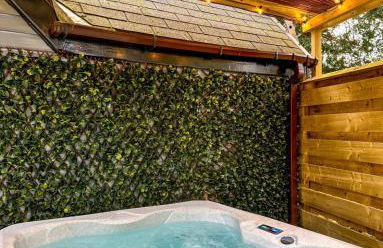 Danu 1A -Hot Tub-Perth-Pet Friendly-Luxury-Romantic - Photo 1