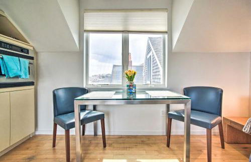Right on Commercial St! Waterfront Condo with View - Foto 9