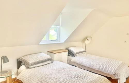 Delightful Ely house Bright and warm with cathedral view - Photo 1