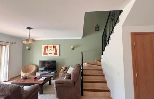 Gated Family Villa with Private Pool and Garden - Foto 26