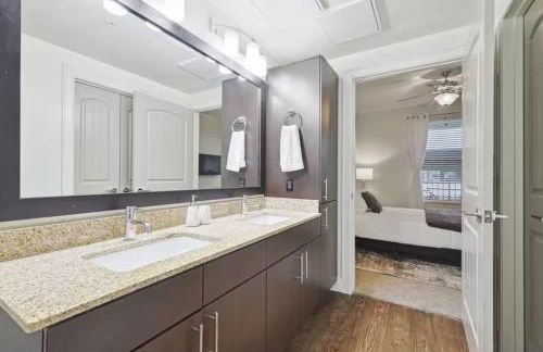 Chic and Stylish 2B near Legacy West Wi-Fi Fitness Pool 2260 - Foto 11