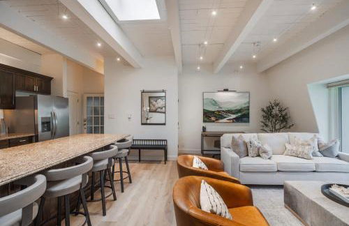 1 Block to Gondola Updated Top-Floor 2BR 2BA - Foto 9