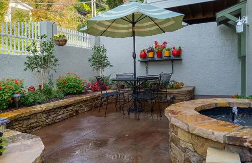 Walk to Main Street Saluda Escape with Garden Patio - Foto 22