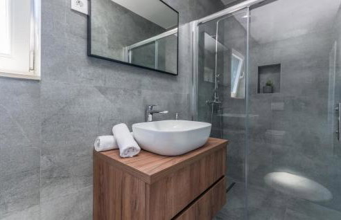 Cozy Home In Tinj With Wifi - Foto 30