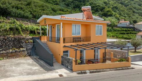 Scenic Home with Panoramic Sea & Mountain Views in São Vicente - Foto 5