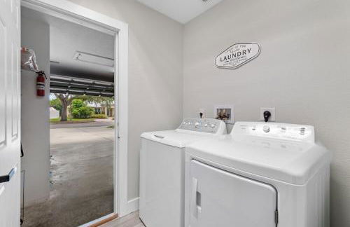 Modern Luxury Retreat in Naples - Photo 33