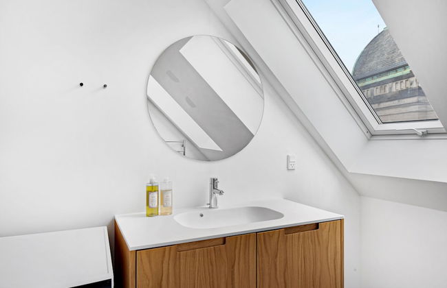 Sanders Regent Adorable 1 Bdr Apt w Terrace - Photo 11