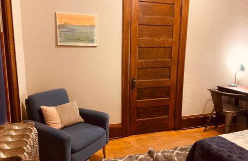 Treetop Apartment in the Heart of MPLS - Foto 12