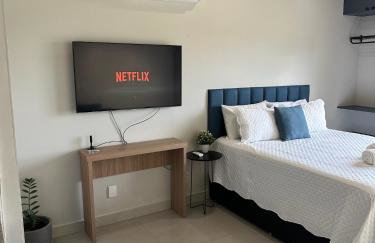 Studio Premium - Perto de Tudo - Vista Livre - Estacionamento privativo e Portaria 24h - Wi-Fi 600mbps - Foto 7