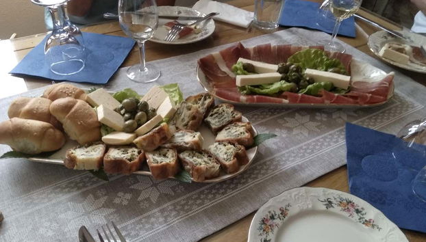 Meza típica de Montenegro