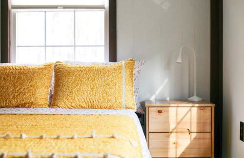 Cozy & Curated w Fire Pit Fireplace & Fast WiFi - Foto 16