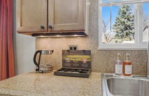 Spacious 4BD - Backyard BBQ, Fire Pit & Mini Golf - Foto 41