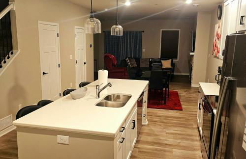 Contemporary 2BR, 2 and half BA Furnished Townhome Minutes from Mayo Clinic - Foto 3