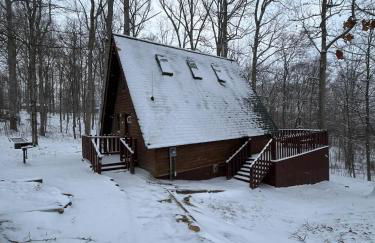 A-Frame Cabin #6 with Hot Tub on Patoka Lake in Southern Indiana - Foto 3
