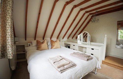 Dreamy Suffolk Country Cottage Escape - Photo 22