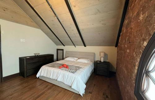 Upscale Industrial Penthouse - Foto 7