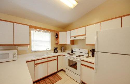 Screened Porch and Pool Access Cozy Sebring Condo - Foto 11