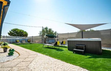 2-Bed House Sleeps 4 Jacuzzi 50 meters to Beach - Foto 2