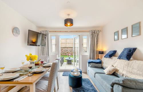 Blue Skies - Photo 1