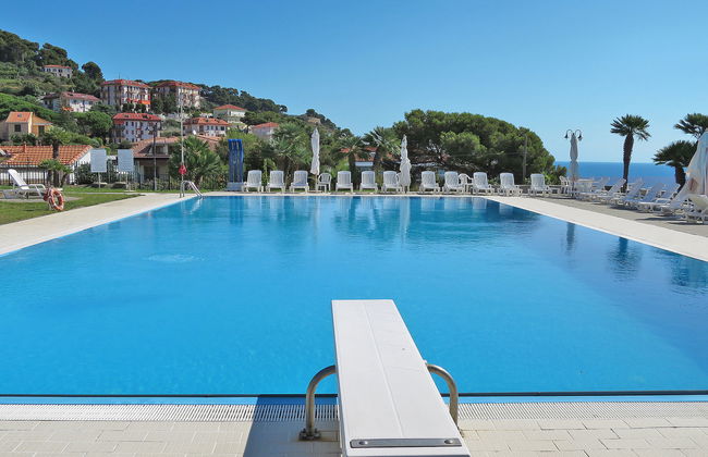 3 bedroom Apartment in Cipressa with swimming pool and garden - Photo 1