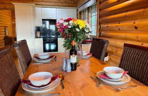 Bunnahahbain - Two Bedroom Luxury Log Cabin with Private Hot Tub - Foto 6