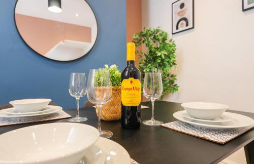 Sanjo Suite - Sleek 2BR Home with Parking & WIFI - Foto 7