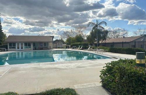 Brea Mall romantic two-bedroom house - Photo 24