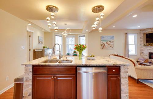 Walk to Kinnickinnic Ave! Newly Updated Abode - Foto 12