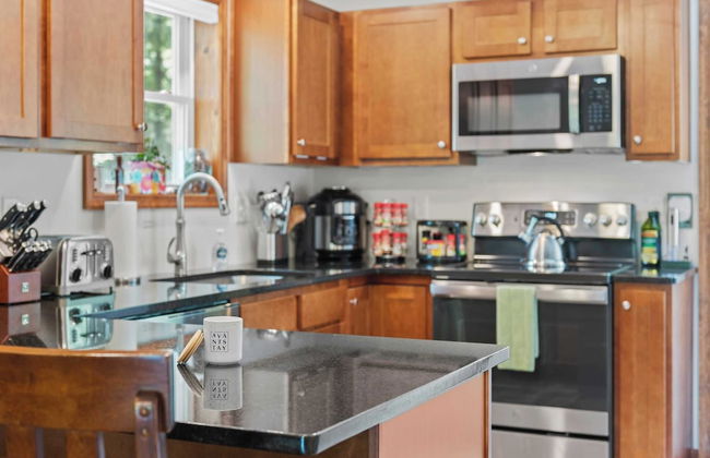 Maple Oasis by Avantstay Newly Built w/ Hot Tub, Game Room & Fire Pit - Photo 9