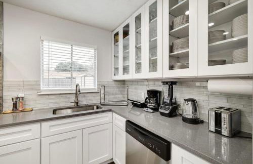 Upscale 3BR 2B Cozy Home with Pool & Grill - Foto 14