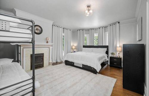 Historic Manor with 8 BDRMS 9 BATHS & 3 Kitchens - Foto 8