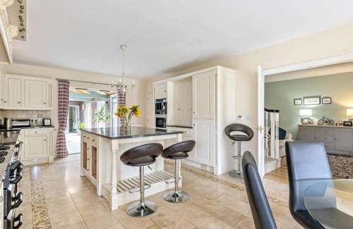 Large coastal cottage, private indoor pool, hut tub, sauna and steam pod - Photo 14