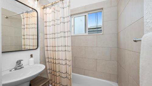 Modern Eclectic 2BR Near Petco, Balboa Park & Zoo - Foto 2